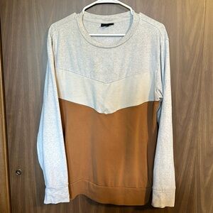 Nursing Queen nursing/ pumping sweater. Size S. GUC.